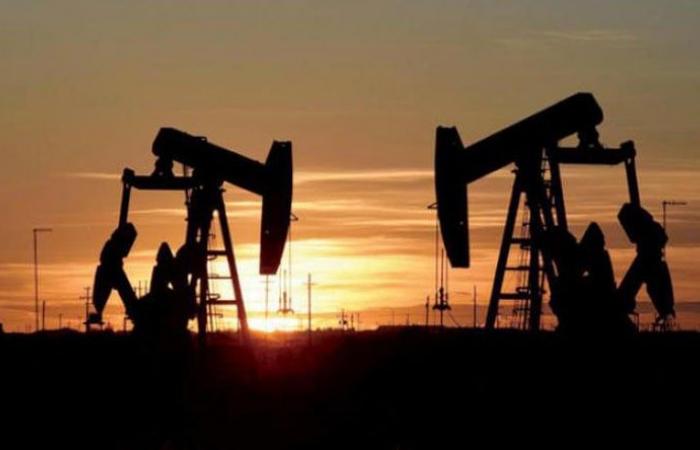 النفط يسجل أكبر خسائر أسبوعية منذ شهور