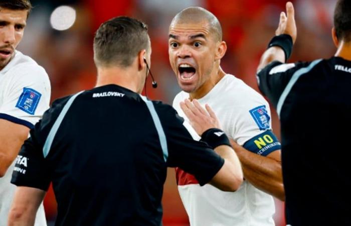 بيبي يهاجم حكم مباراة البرتغال والمغرب: يمكنكم الآن منح اللقب للأرجنتين