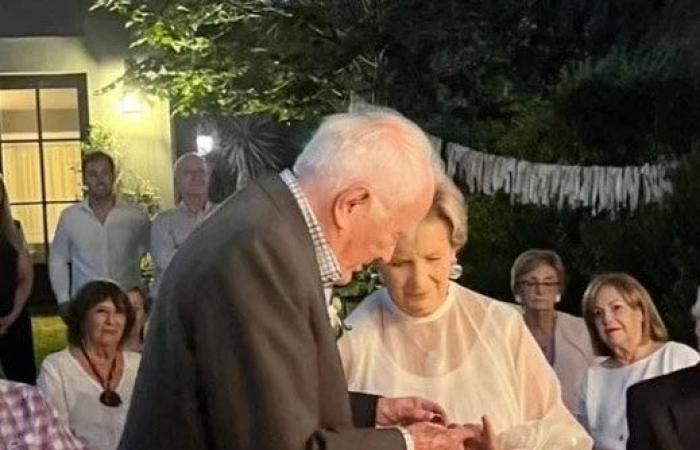 تتزوج حبيبها بعد انفصالهما 60 عاماً