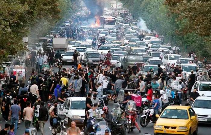 عشية اليوم 100… استمرار الاحتجاجات الإيرانية