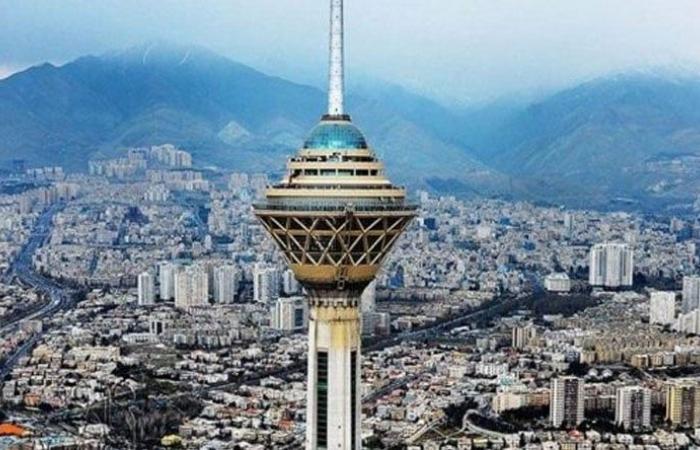 طهران تمنع عائلة “أسطورة كرة القدم الإيرانية” من مغادرة البلاد