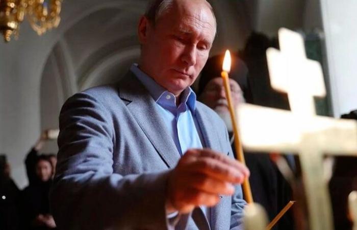 بالصور: بوتين يحضر قداس عيد الميلاد بكنيسة البشارة في الكرملين