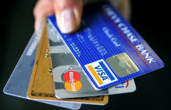 هل يتوقف استقبال البطاقات المصرفية في السوبرماركت؟