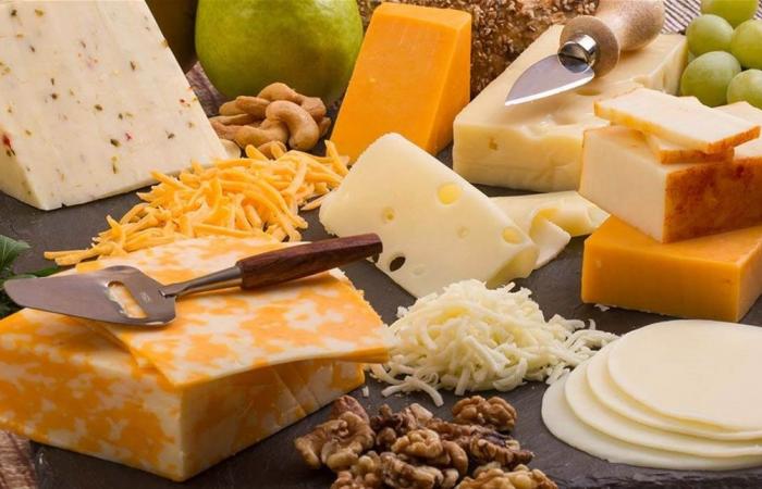 في يومه العالمي.. إليكم فوائد الجبن وعلاقته بالعشق
