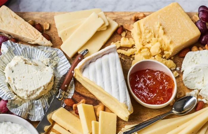 ماذا يحدث للجسم عند تناول الجبن يومياً؟