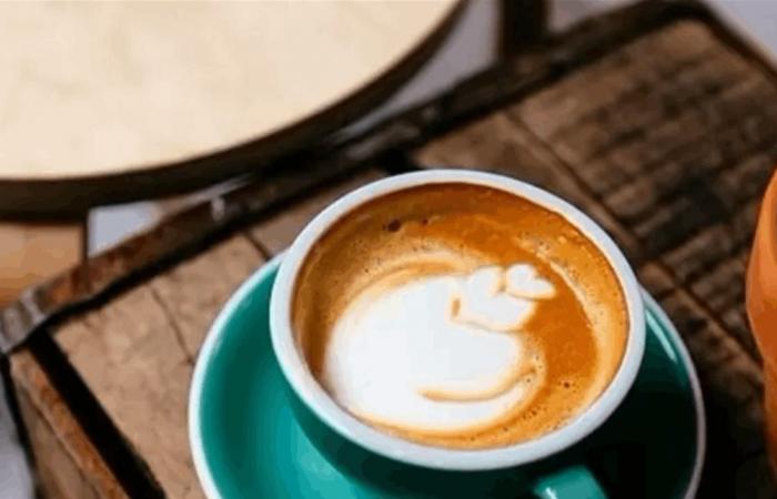 كوب واحد يحتوي على مئات السعرات الحرارية.. كيف تدمر القهوة مخطط إنقاص الوزن؟