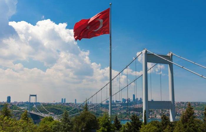 عائدات السياحة التركية تقفز 32.3 في المئة