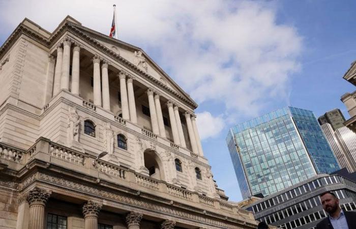 بنك إنكلترا يرفع الفائدة ربع نقطة مئوية لكبح التضخم
