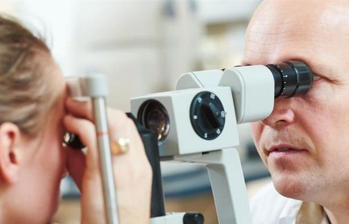 لماذا يراجع مرضى السكري طبيب العيون بشكل دوري