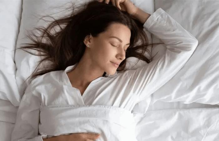 ما العلاقة بين انقطاع التنفس أثناء النوم وكوفيد طويل الأمد؟