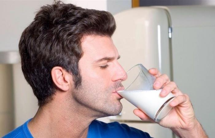 شرب الحليب قد يضر بصحتكم.. لن تتوقعوا ما هي الآثار السلبية!