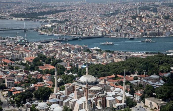 المركزي التركي يرفع الفائدة إلى 30%