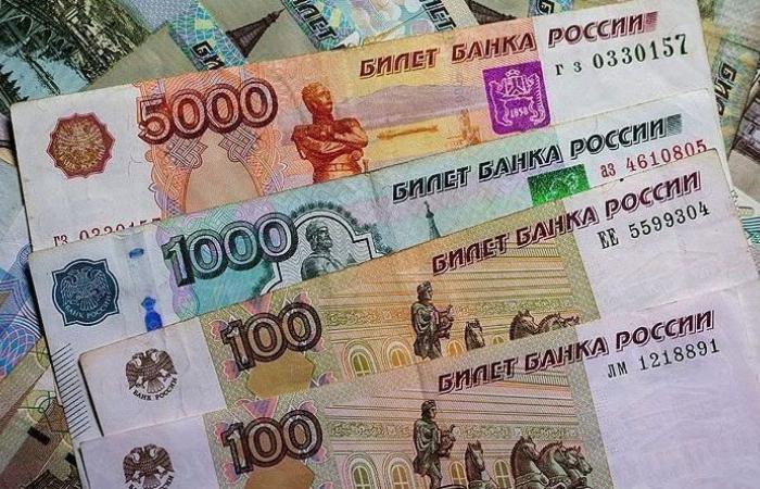 ارتفاع التضخم في روسيا إلى 6% مع تراجع قيمة الروبل