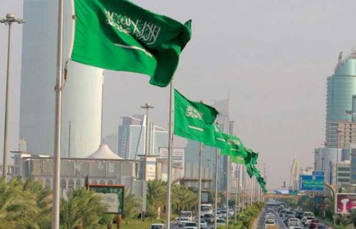 السعودية وكبار منتجي أوبك+ يعلنون خفضا إضافيا لإنتاج النفط