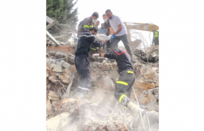 الدفاع المدني يواصل مهامه في إخلاء المواطنين والإنقاذ في المناطق المستهدفة من العدو