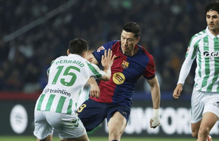 برشلونة يفشل في استغلال سقوط ريال مدريد ويتعثر على أرضه أمام بيتيس