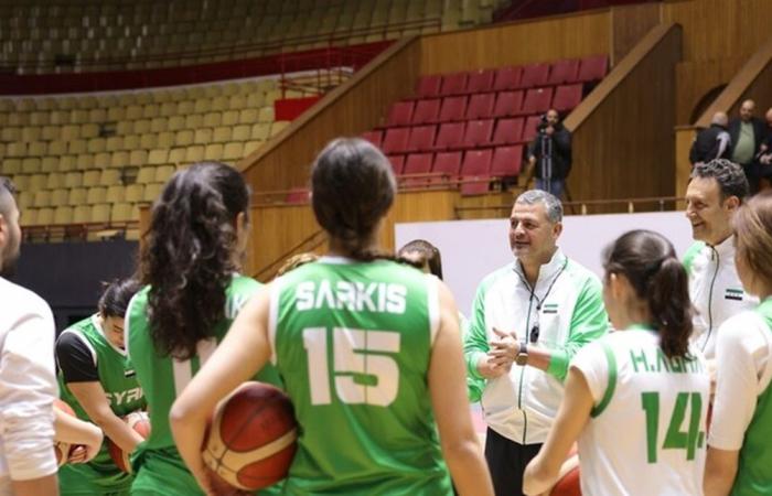سوريا.. استبعاد مدرب منتخب السلة للسيدات ولاعبتين بسبب العلم السوري