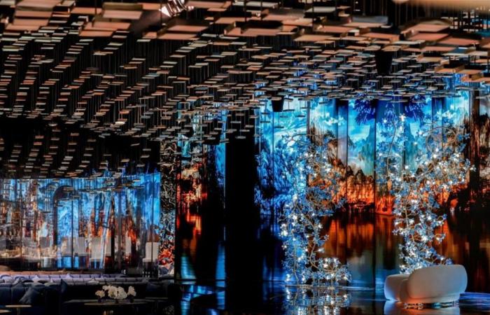 أقيم في الرياض.. زفاف أمير سعودي يتحوّل إلى حديث الناس شاهدوا فخامة الاحتفال (صور)