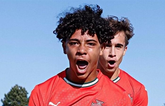 على طريقة والده.. كريستيانو جونيور يحتفل بهدفين ويقود البرتغال للفوز تحت 15 عاما (فيديو)