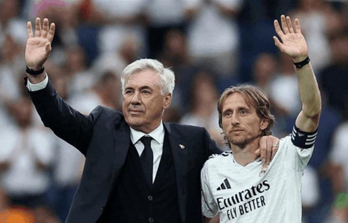 جماهير ريال مدريد تُكرّم مودريتش وأنشيلوتي: شكراً "للأسطورة"