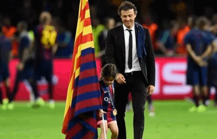 طفلة تسرق الأضواء من نجوم باريس سان جيرمان في يوم تاريخي.. ما القصة؟