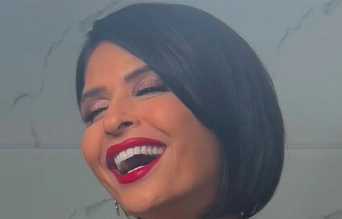 "لو بدي أرقص على العمود أهلي بيدعموني".. إعلامية لبنانية شهيرة تُثير الجدل بتصريحاتها (فيديو)