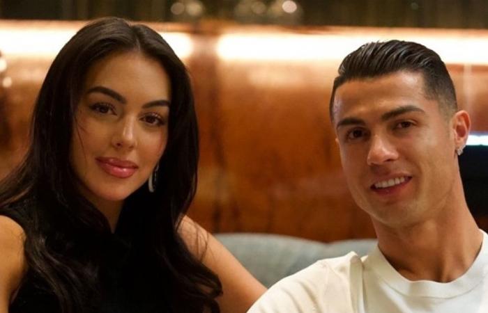 على متن يخت فاخر.. جورجينا رودريغيز تستمتع بوقتها مع رونالدو ولقطات حميمة تجمعهما