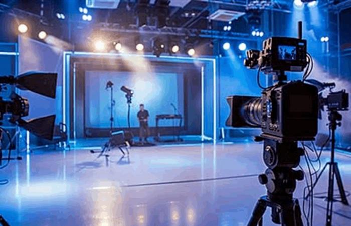 لتتقرب من الله أكثر.. إعلامية عربية تخلّت عن أظافرها الصناعية