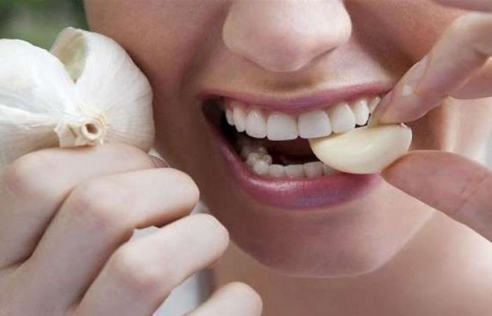 لحماية أنفسكم من الالتهابات والأمراض المزمنة.. تناولوا الثوم!