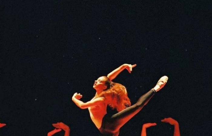 صورة قديمة لممثلة مشهورة ترقص الباليه.. شاهدوها!