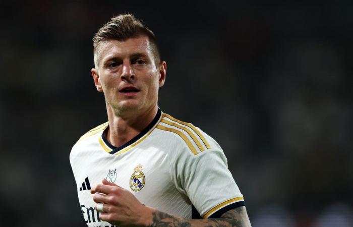 أساطير في فريق واحد... تشكيلة كروس تسرق الأضواء عالميًا