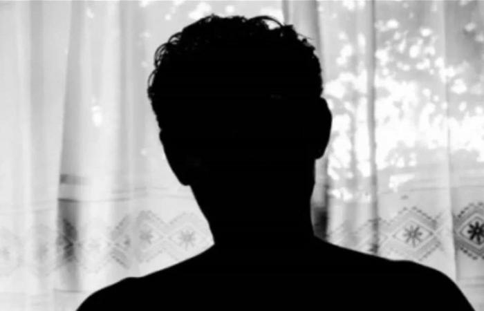 انفجر غضباً على سائقه.. فنان قدير يتعرّض لانتقادات حادة بسبب تصرفاته (فيديو)