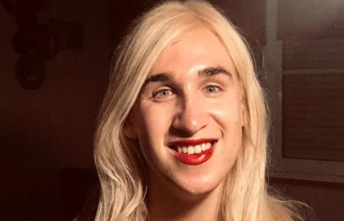 متحوّلة جنسياً تطالب بسجن نسائي بعد إدانتها بملاحقة جرّاحة بريطانية