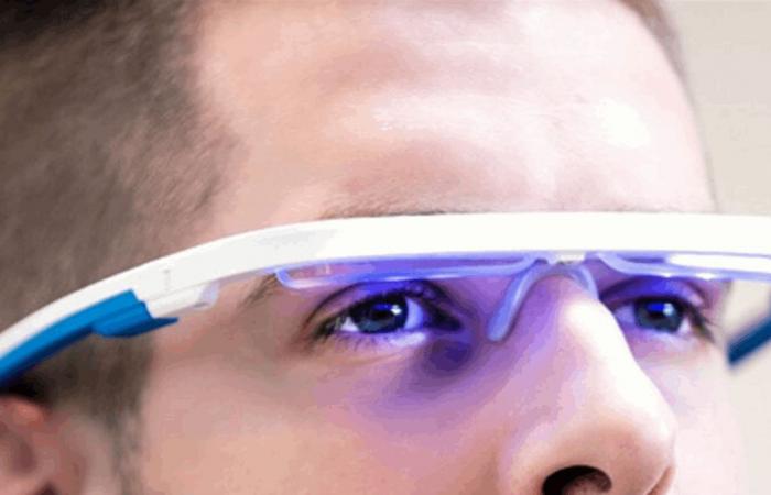 نظارات العلاج الضوئي.. موضة قابلة للارتداء ووعود للنوم والمزاج