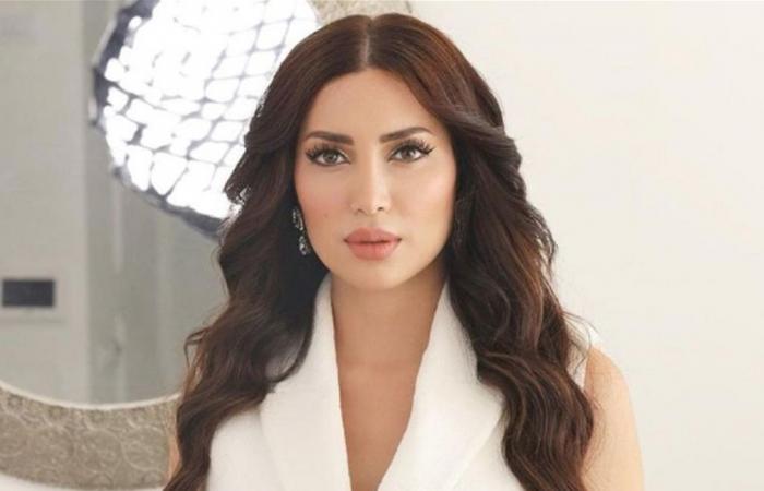 بفستان أسود ضيق أبرز قوامها.. ممثلة شهيرة بإطلالة جديدة والجمهور يغازلها (صور)