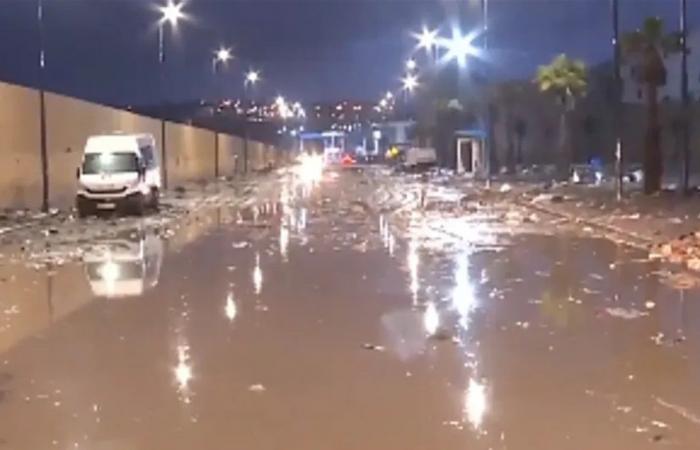 مشاهد مرعبة... شاهدوا بالفيديو اجتياح السيول المدمرة لآسفي في المغرب!