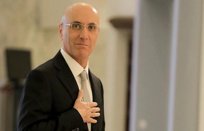 جولة تفقدية لوزير الداخلية في المطار