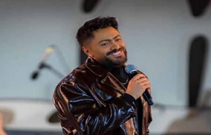 بالفيديو... شاهدوا كيف بدا تامر حسني في أوّل حفل أحياه بعد أزمته الصحيّة