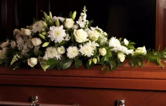 ممثل معروف يغيب عن جنازة والدته.. ما السبب؟