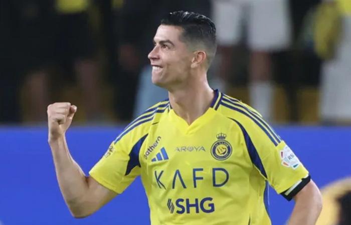 صاحب الـ 40 عاما.. رونالدو يستعرض عضلاته "المفتولة"! (صور)