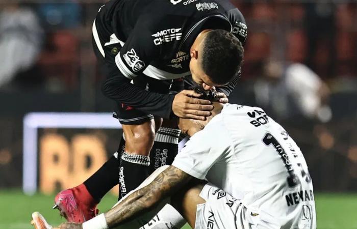 بعد تعرضه لاصابة بالغة.. نيمار خضع لجراحة في الركبة