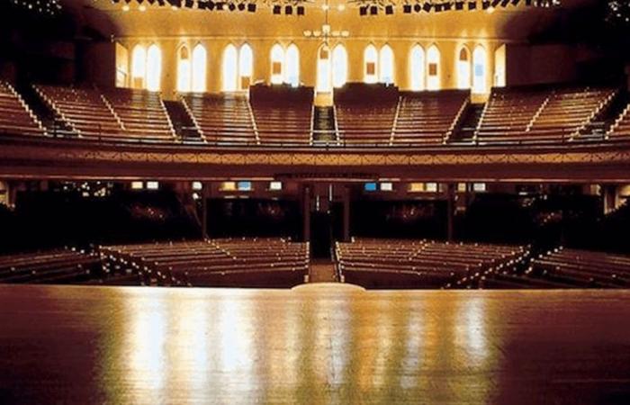 فنان عربي ينوي التوبة قريبا