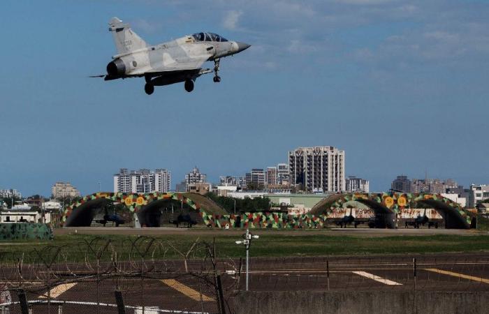 الصين تجري مناورات عسكرية حول تايوان