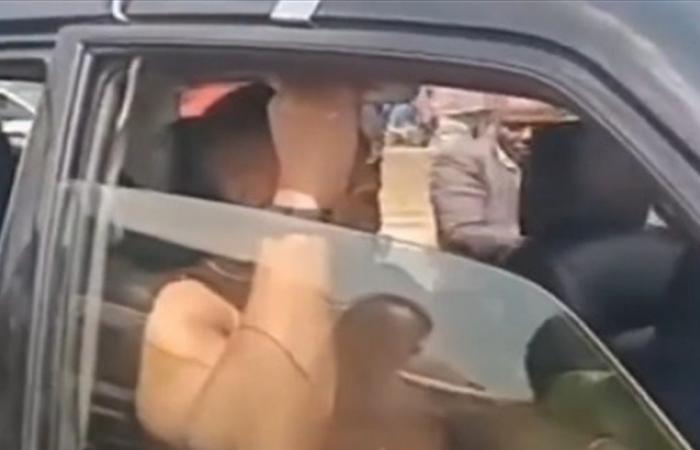 بالفيديو... تعرّض بطل ملاكمة شهير لحادث سيارة مروّع وهذا وضعه الصحيّ