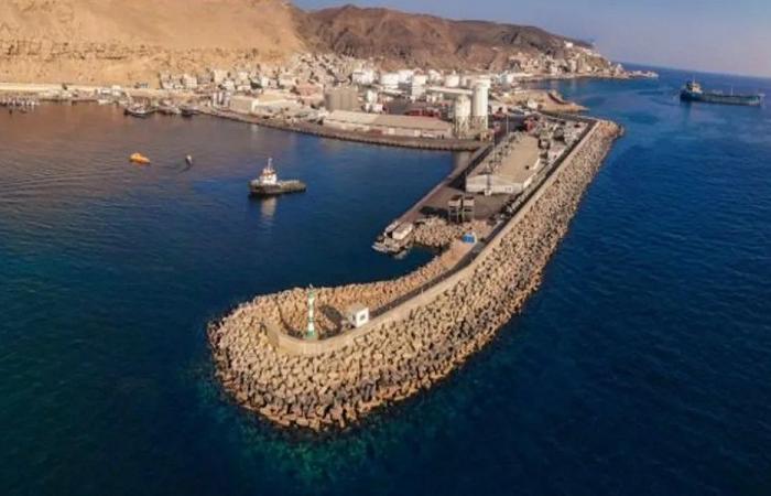 التحالف: نفّذنا عملية عسكرية محدودة في ميناء المكلا (فيديو)