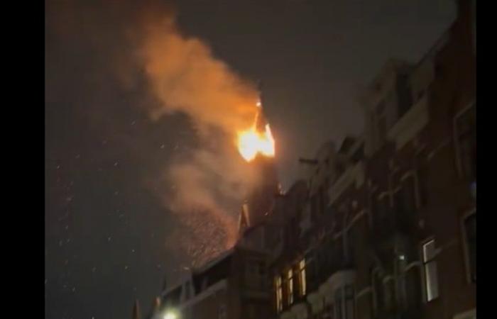 يعود تاريخ بنائها إلى عام 1872.. حريق يدمر كنيسة عمرها 150 عاما في هولندا (فيديو)