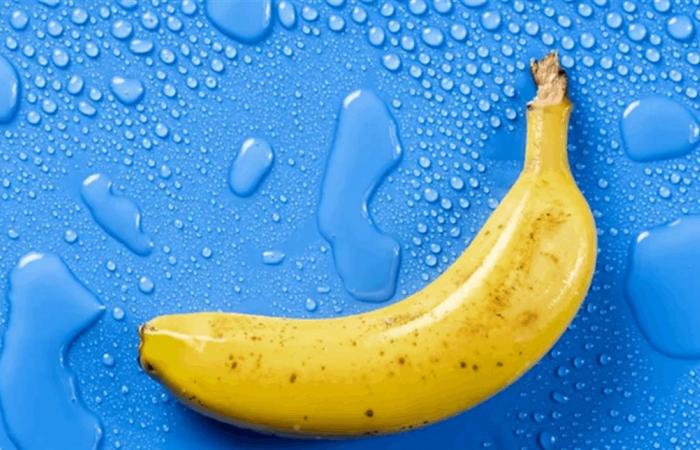ماذا يحدث لمستويات البوتاسيوم والإلكتروليتات في جسمك عند شرب ماء الموز؟