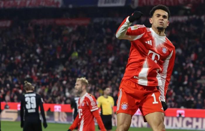 بايرن ميونيخ يحقق فوزاً تاريخياً 8-1 على فولفسبورغ