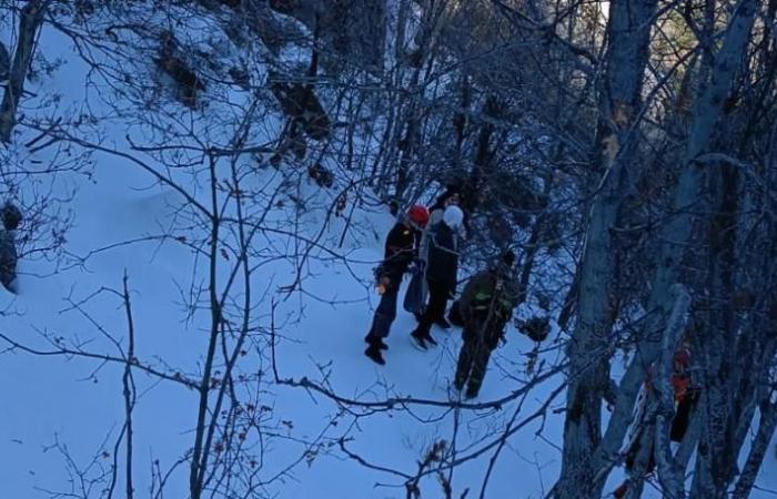 إنقاذ 3 مواطنين ضلّوا طريقهم أثناء الـ”hiking”