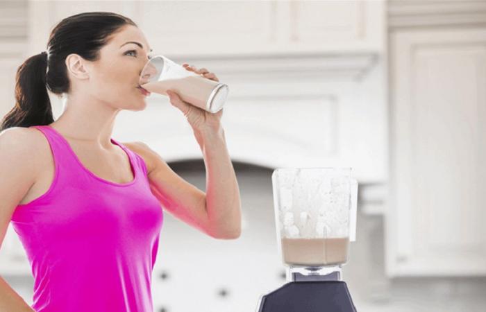 هل تساعد مخفوقات البروتين على إنقاص الوزن؟